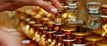 صناعة العطور في الإمارات